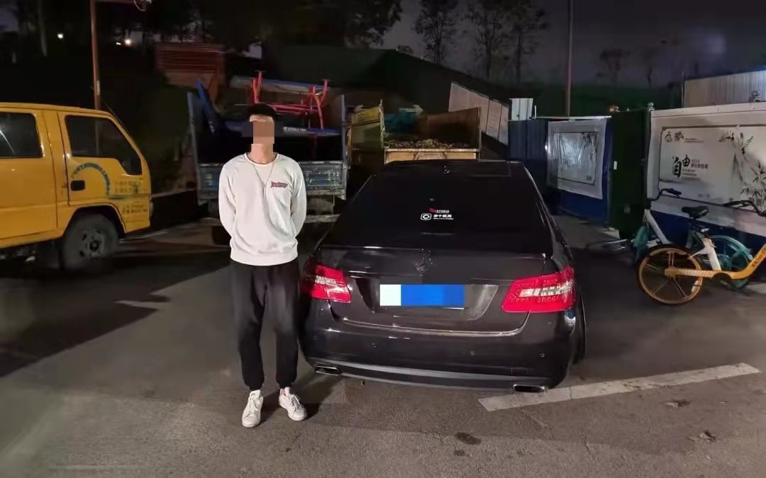男子駕駛經過改裝的小車參加聚會，被當場查獲。通訊員供圖